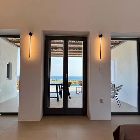 Faragas Hill Oasis Villa *