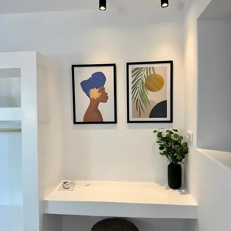 Faragas Hill Oasis Villa *