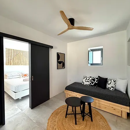 Faragas Hill Oasis Villa *