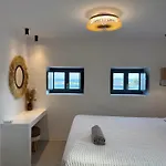 Faragas Hill Oasis Villa *