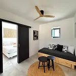 Faragas Hill Oasis Villa *