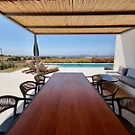 Faragas Hill Oasis Villa *