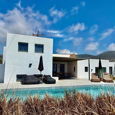 Faragas Hill Oasis Villa
